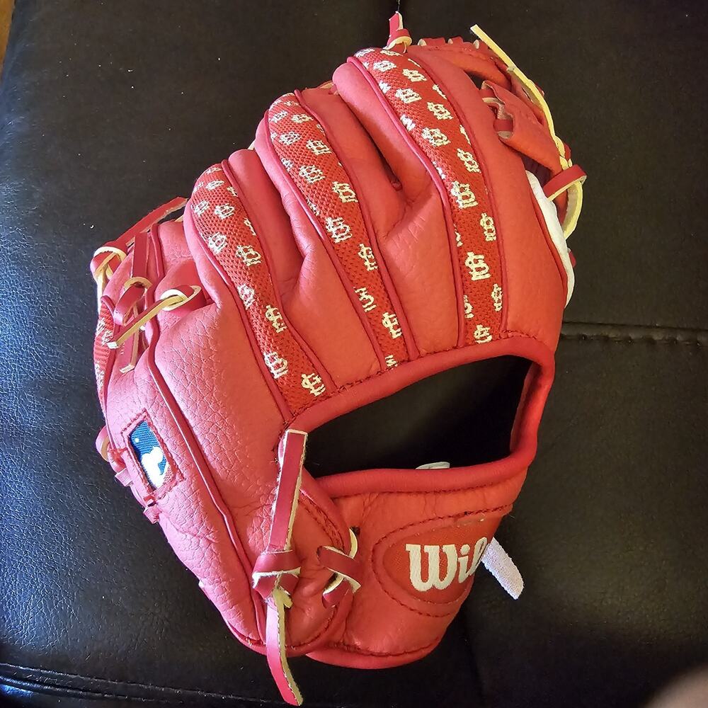 NEW Wilson 10" T Ball Glove A2481 KMSTL STL Cardinals Baseball LFT 0210
